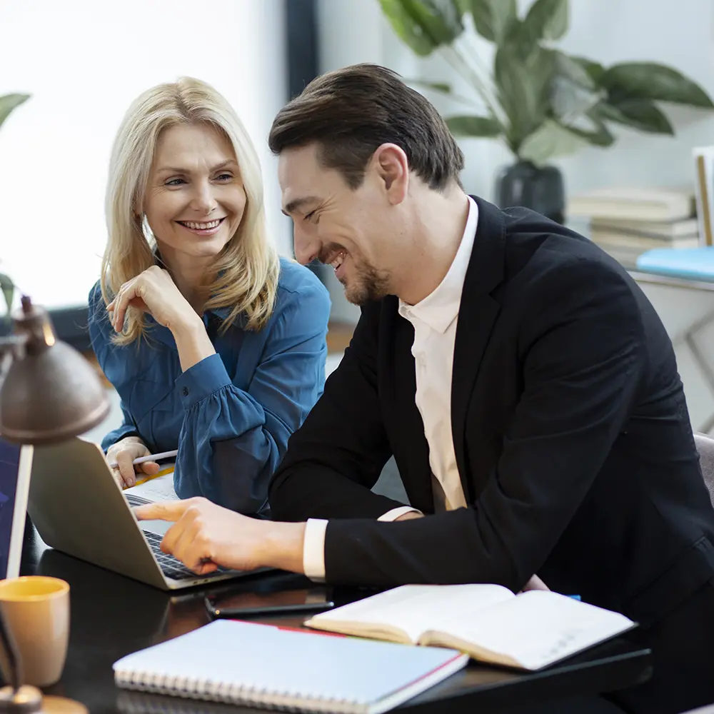 medium-shot-smiley-people-work